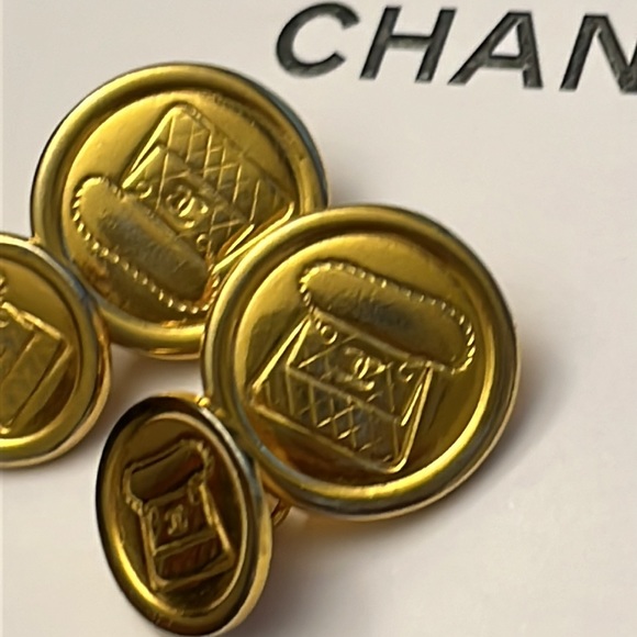 SOLD đź’”Set of Authentic CHANEL cufflinks CC logo purse buttons Gold vintage 1987 - Picture 6 of 10